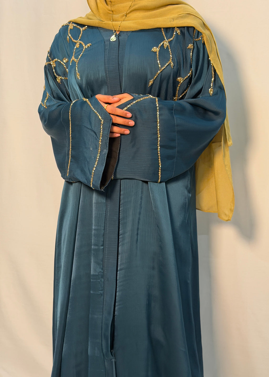 Noor Vine button-up Abaya