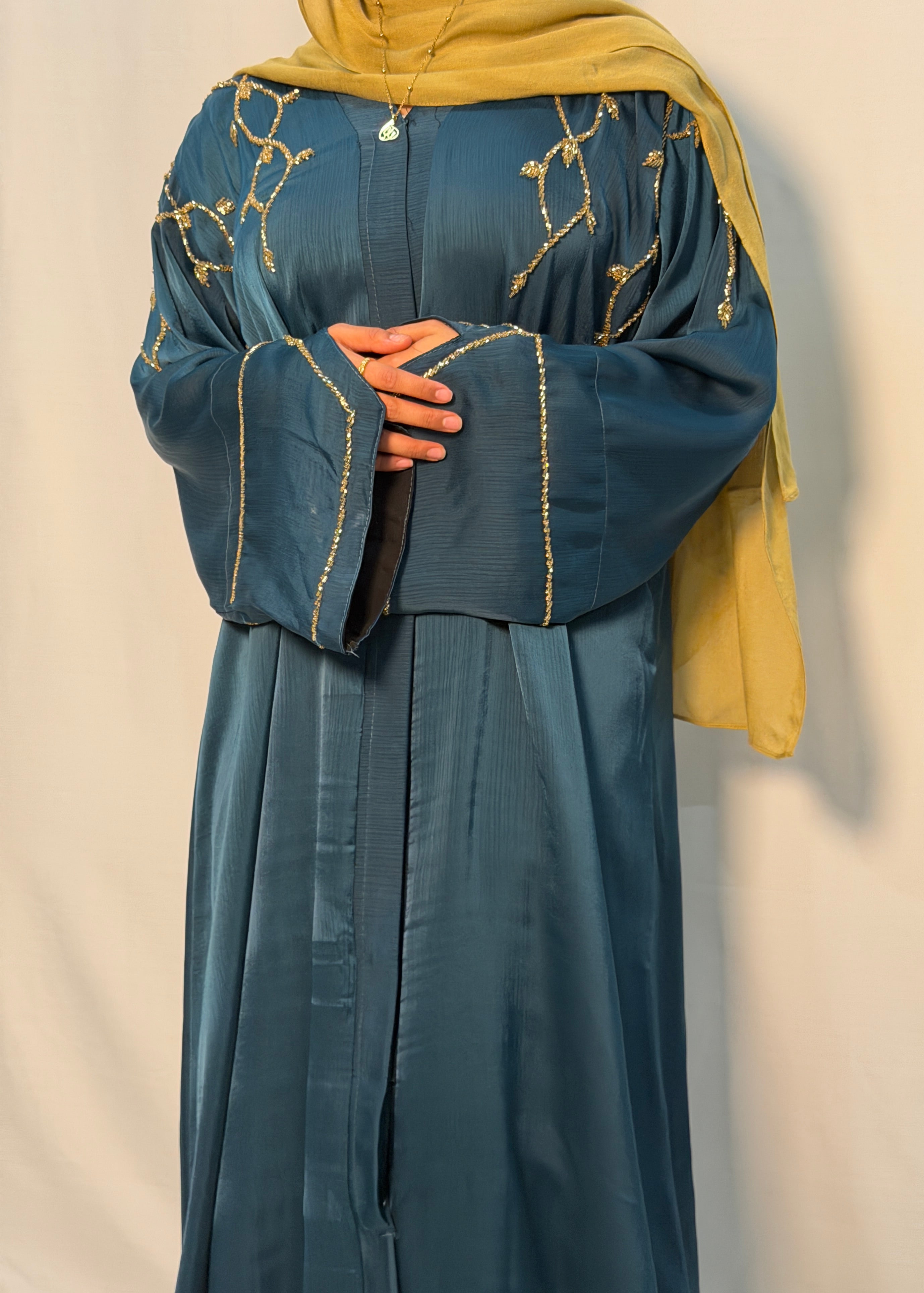 Noor Vine button-up Abaya