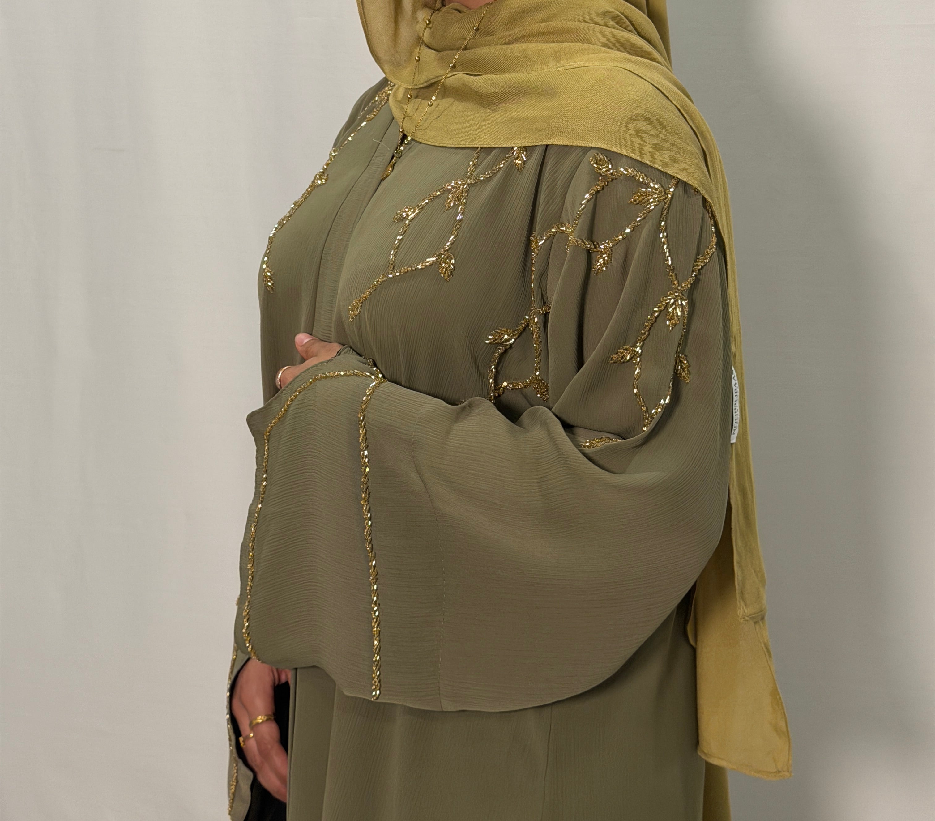Noor Vine button-up Abaya
