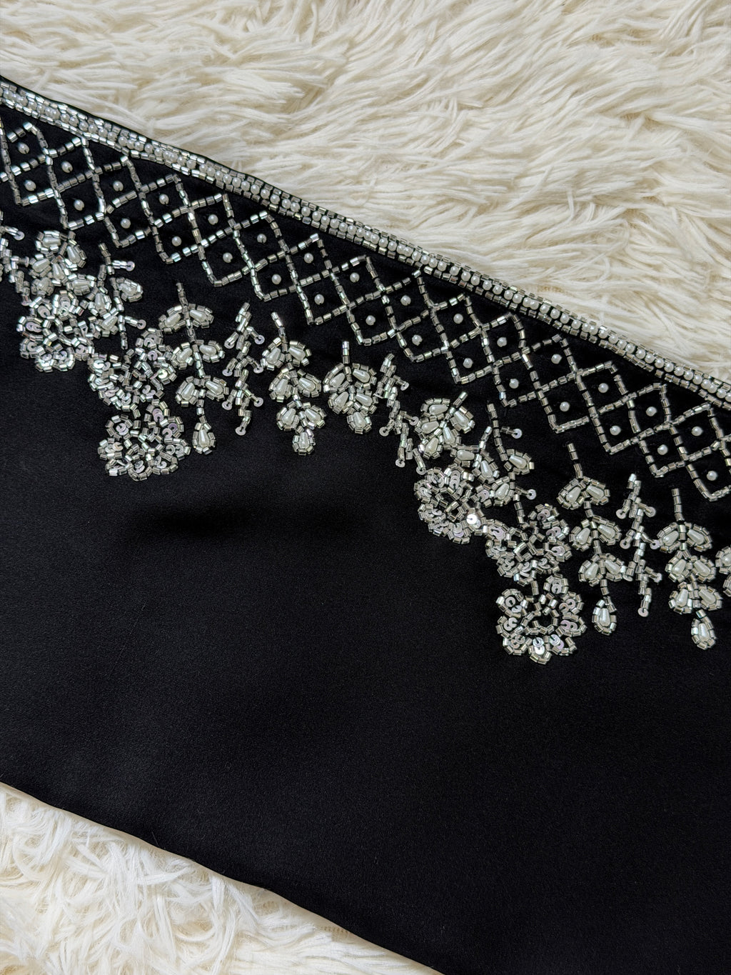 Layl- Abaya