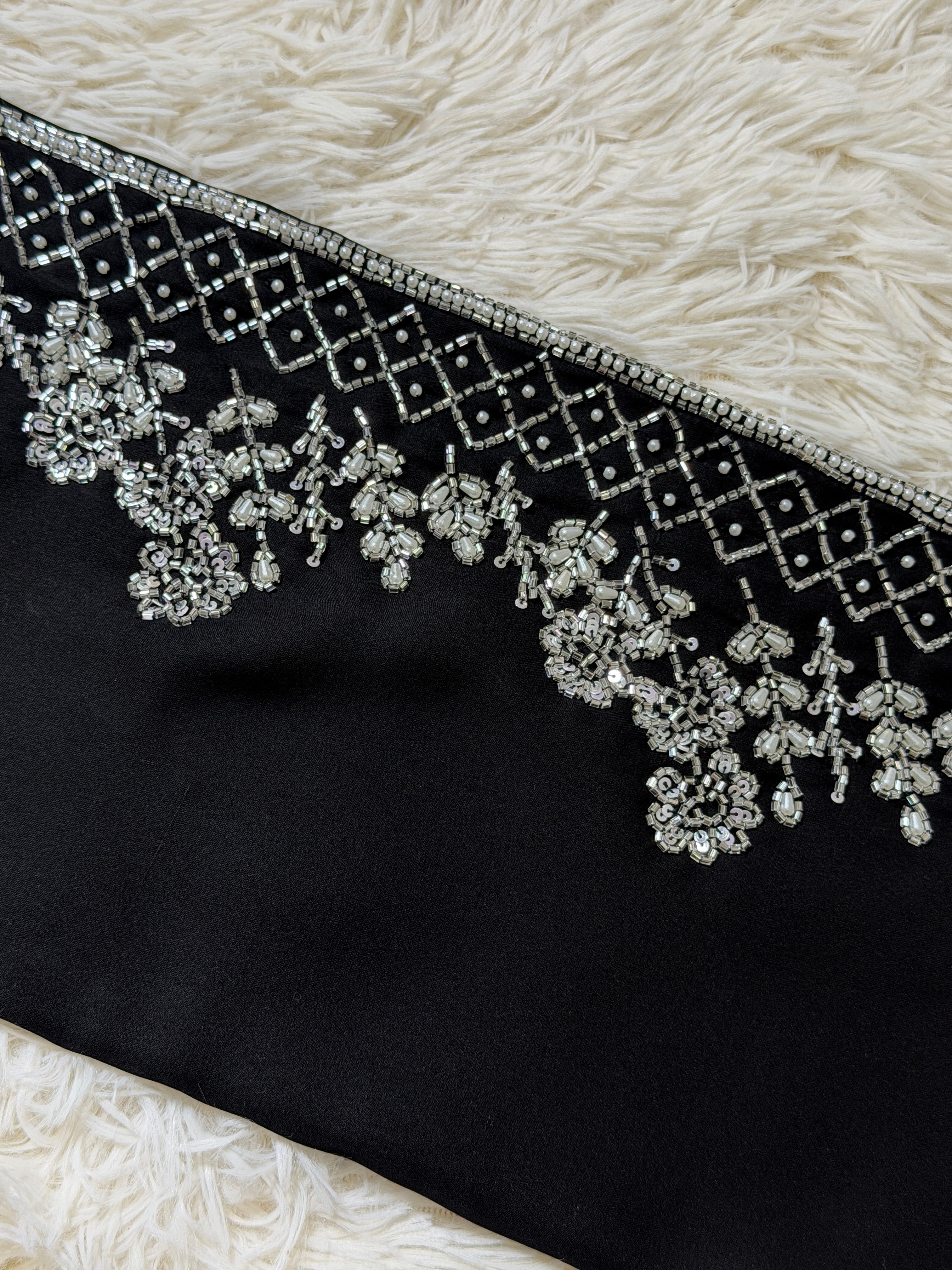 Layl- Abaya